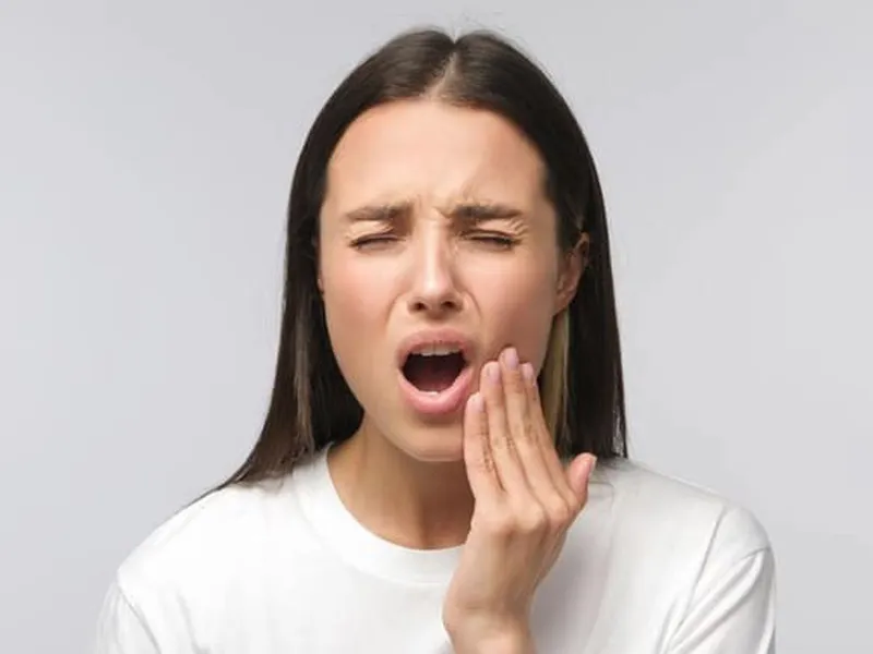 TỦY RĂNG BỊ THỐI: NGUYÊN NHÂN, DẤU HIỆU, GIAI ĐOẠN VÀ CÁCH ĐIỀU TRỊ HIỆU QUẢ