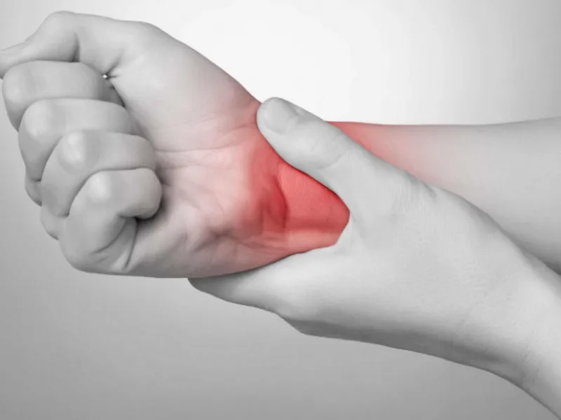 BỊ ĐAU CỔ TAY: DẤU HIỆU, NGUYÊN NHÂN VÀ CÁC PHƯƠNG PHÁP CHẨN ĐOÁN HIỆN ĐẠI