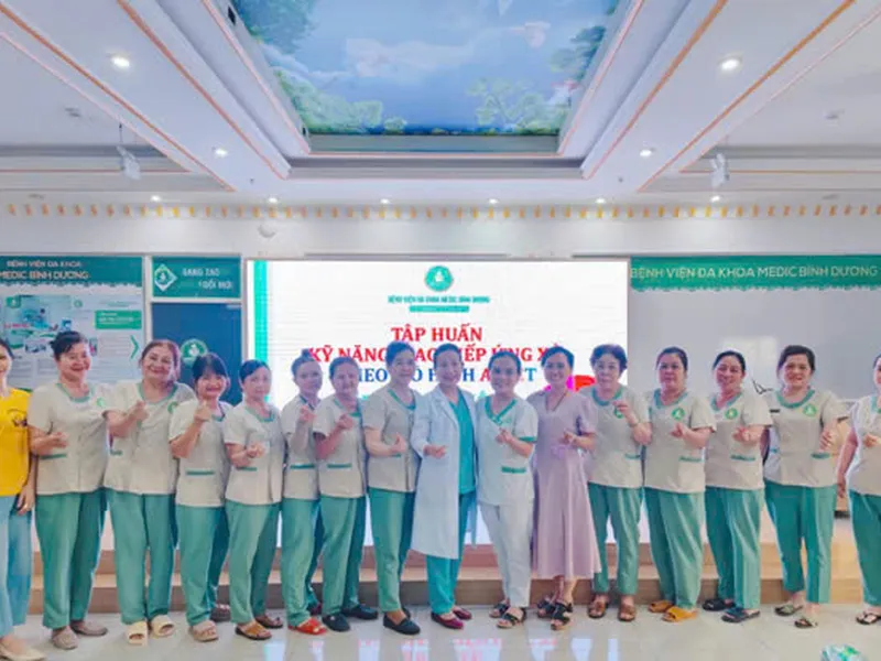 TẬP HUẤN GIAO TIẾP ỨNG XỬ THEO MÔ HÌNH AIDET CHO ĐIỀU DƯỠNG/ NỮ HỘ SINH/ KỸ THUẬT VIÊN VÀ HỘ LÝ TẠI BỆNH VIỆN ĐA KHOA MEDIC TỈNH BÌNH DƯƠNG