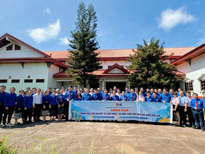 Chiến dịch Thanh niên tình nguyện “Kỳ nghỉ hồng” tại Lào