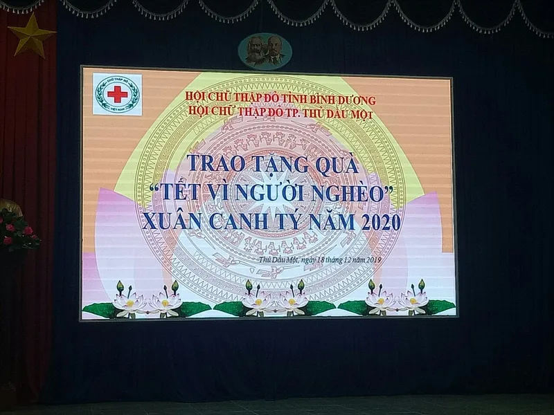 TRAO TẶNG QUÀ TẾT  VÌ NGƯỜI NGHÈO  MỪNG XUÂN CANH TÝ NĂM 2020