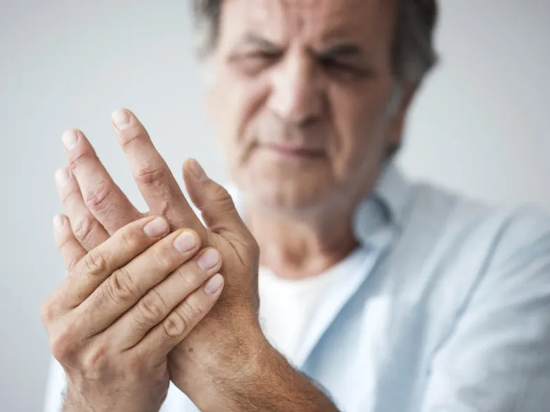 TÊ BÌ CHÂN TAY: TRIỆU CHỨNG, BIẾN CHỨNG VÀ CÁCH ĐIỀU TRỊ KỊP THỜI