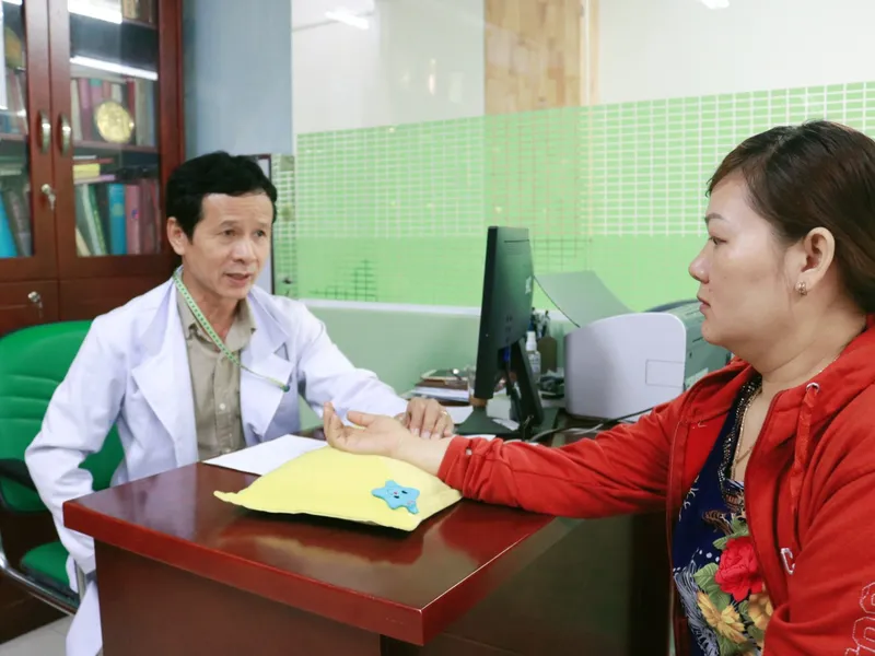 PHƯƠNG PHÁP CHỮA SỎI NIỆU QUẢN BẰNG ĐÔNG Y