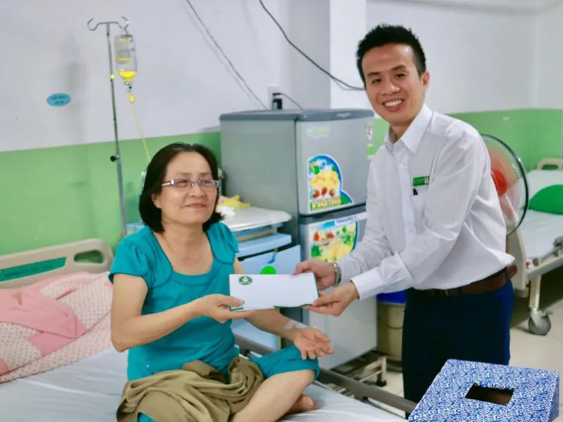 TRI ÂN QUÝ BỆNH NHÂN NỮ ĐANG NẰM VIỆN ĐIỀU TRỊ TẠI KHU NỘI TRÚ - QUỐC TẾ PHỤ NỮ 8-3