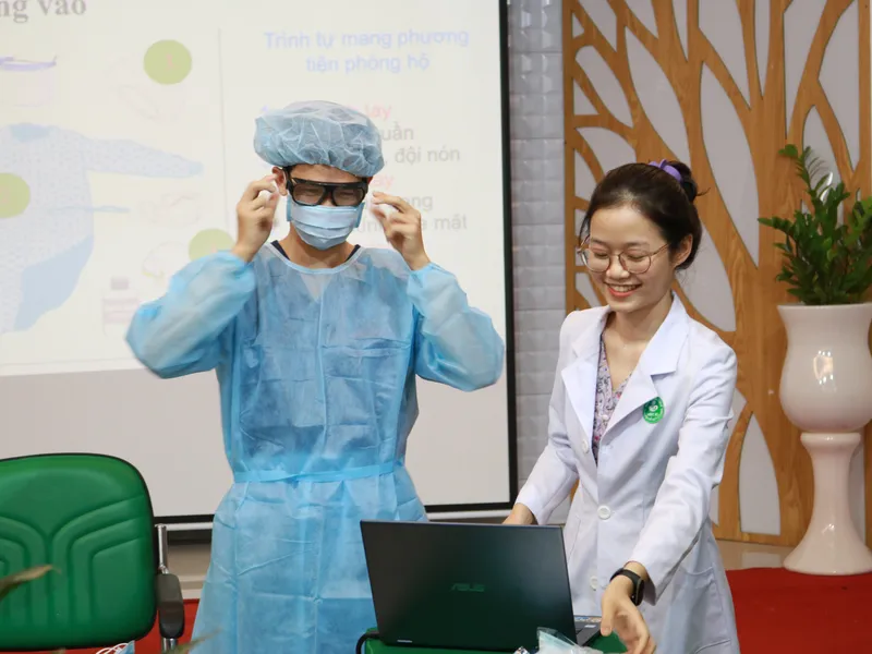 TẬP HUẤN VỆ SINH TAY, ĐEO KHẨU TRANG ĐÚNG CÁCH TẠI BỆNH VIỆN ĐA KHOA MEDIC BÌNH DƯƠNG