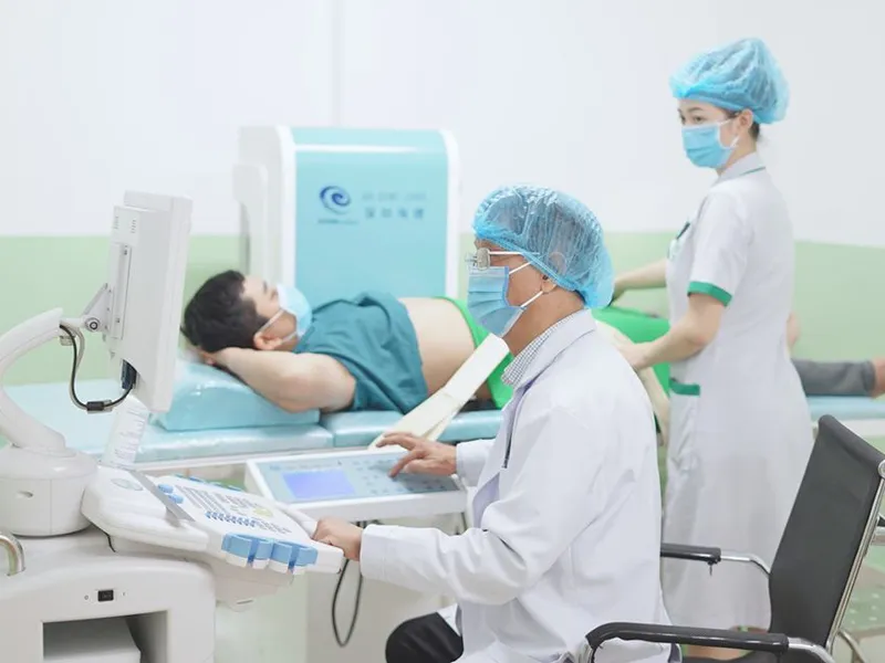 ĐIỀU TRỊ SỎI THẬN, SỎI ĐƯỜNG TIẾT NIỆU BẰNG PHƯƠNG PHÁP TÁN SỎI NGOÀI CƠ THỂ VÀ TÁN SỎI BẰNG LASER