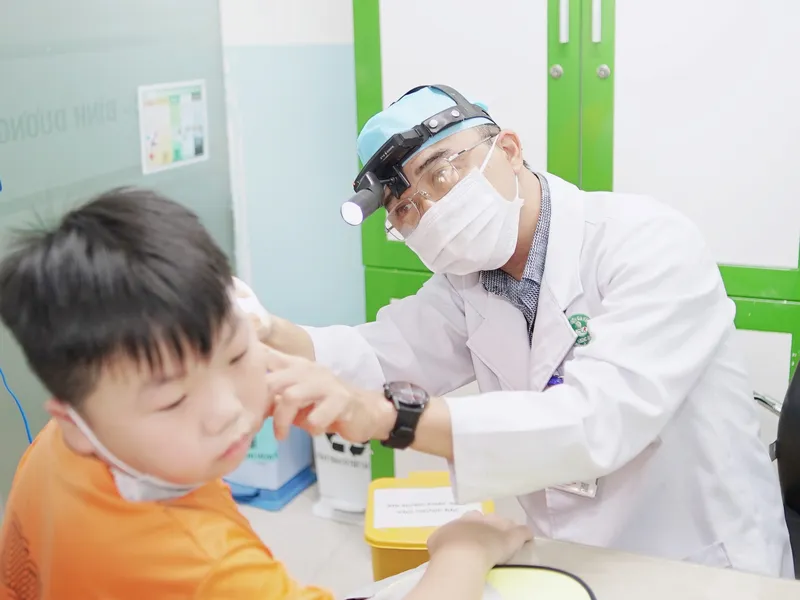 VIÊM TAI GIỮA Ở TRẺ EM