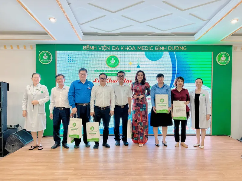 KHÁM SỨC KHỎE TỔNG QUÁT CHO CÁN BỘ HƯU NGÀNH Y TẾ.