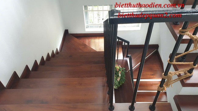cầu thang gỗ