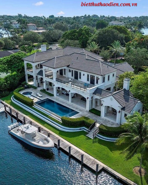 Biệt thự bờ sông phường Thảo Điền