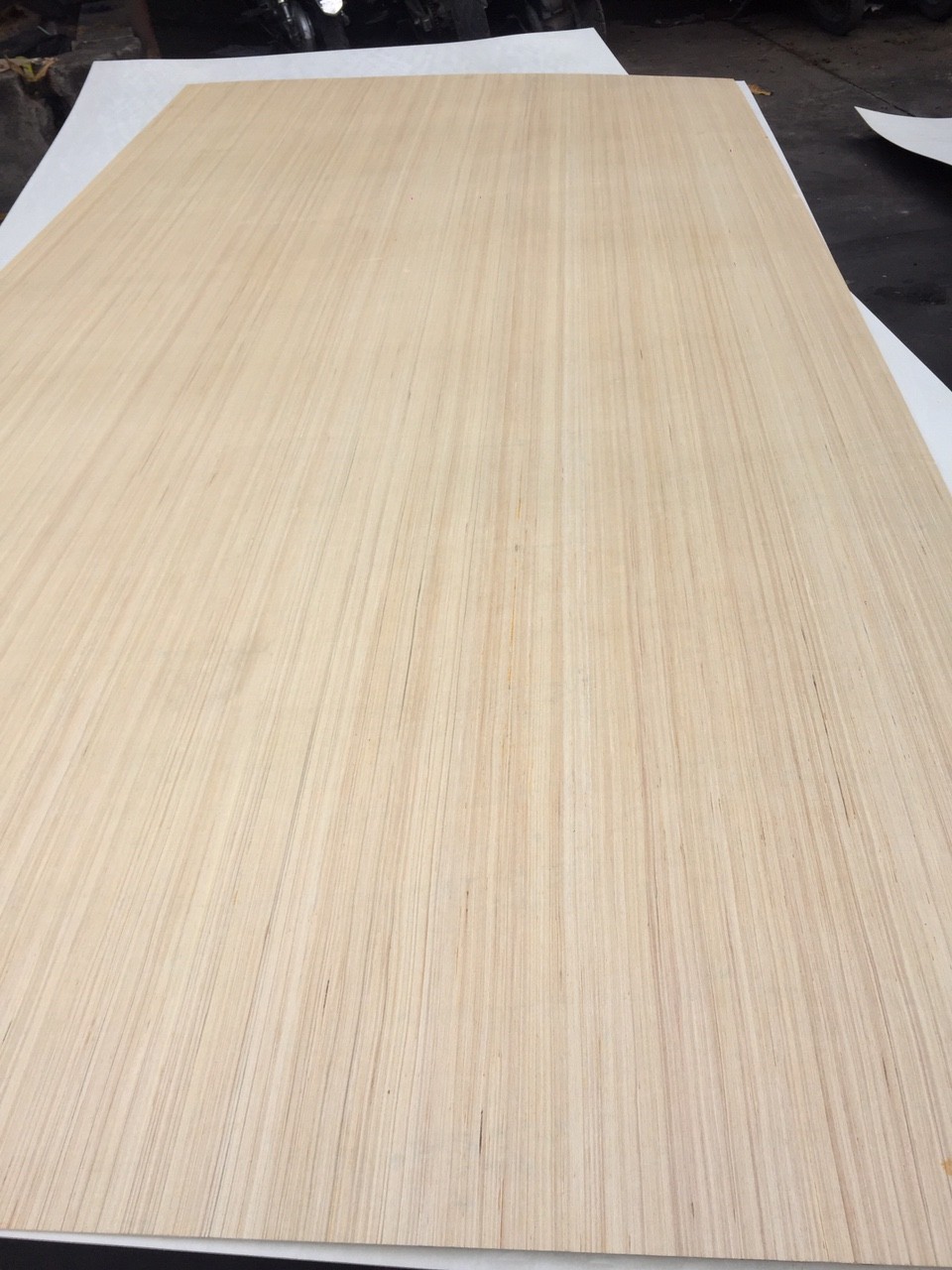 Bề mặt ván ép chịu nước. Bề mặt ván ép chịu nước.