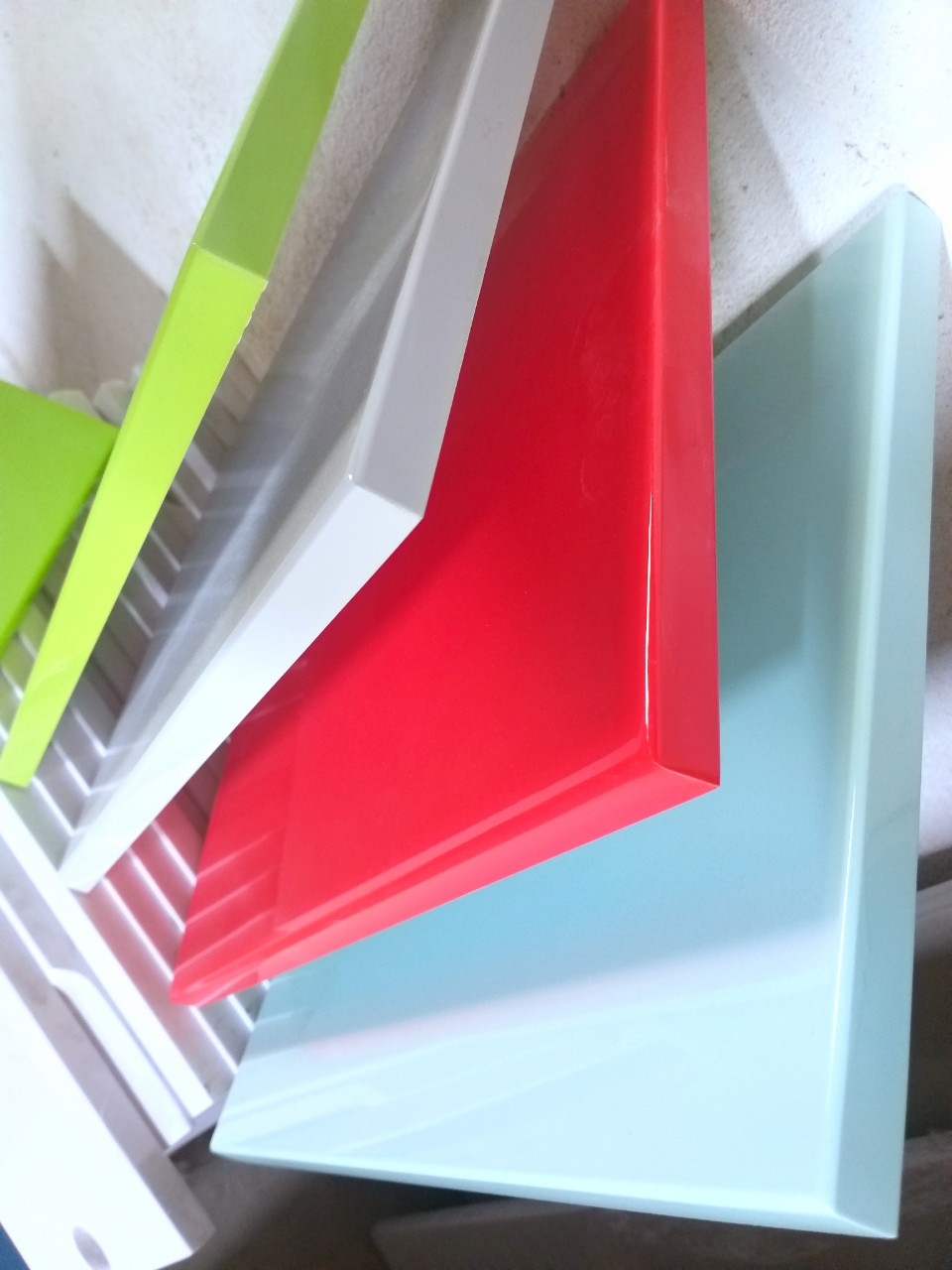 Gỗ MDF mịn phẳng dễ sơn màu. Gỗ MDF mịn phẳng dễ sơn màu.