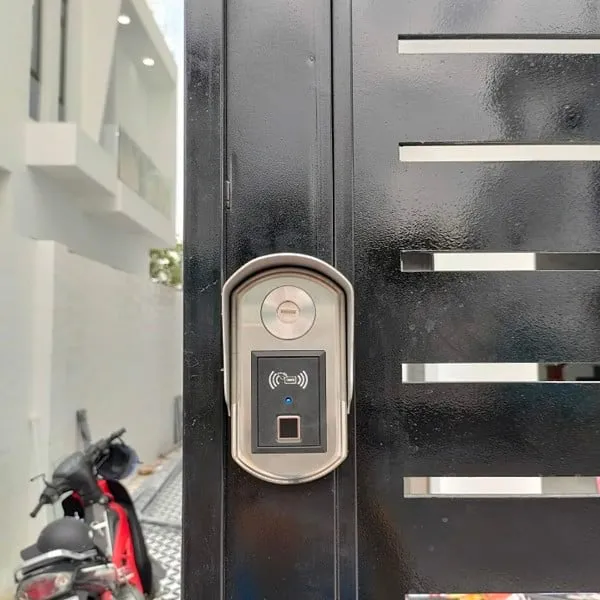 Khóa Cổng Vân Tay Lắp Đặt Ngoài Trời VR1300A