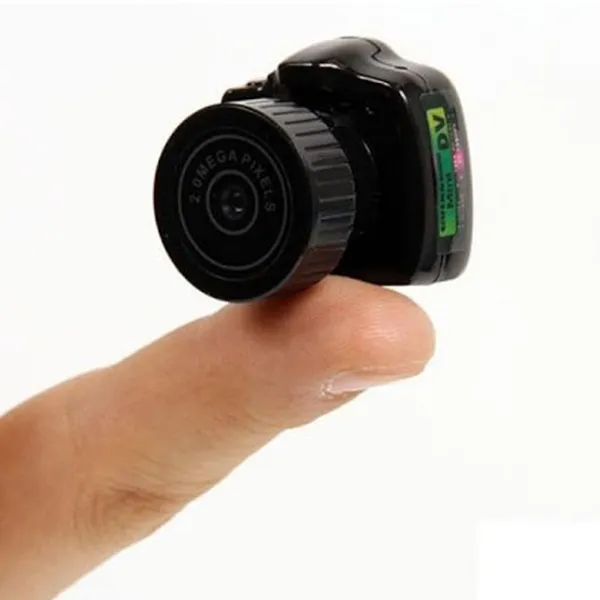 Camera Quay Lén Y2000 Nhỏ Nhất Hành Tinh