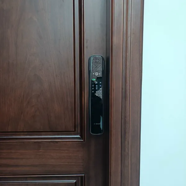 Khóa Cửa Nhận Khuôn Mặt Bosch EL800VF