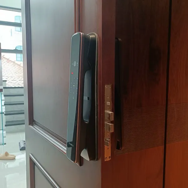 Khóa Cửa Nhận Khuôn Mặt Bosch EL800VF