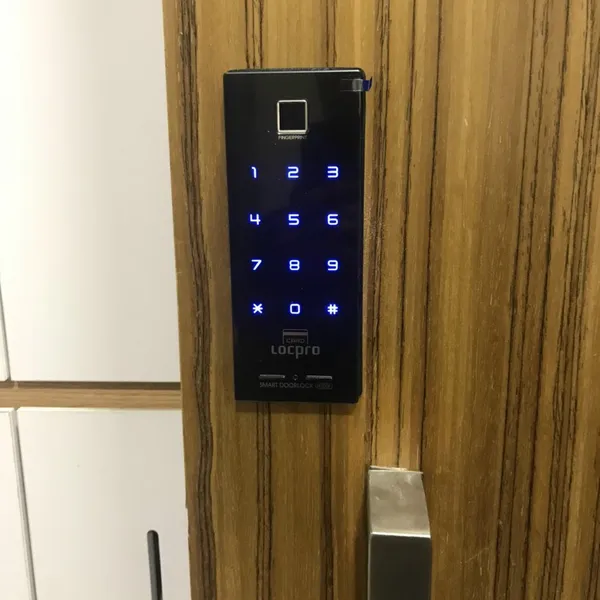 Khóa Cửa Vân Tay Locpro H100F