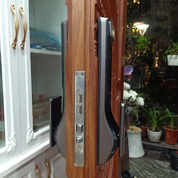 Khóa Cửa Vân Tay Solity GSP-2000BK BZ