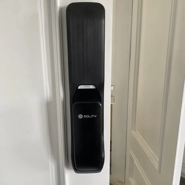 Khóa Cửa Vân Tay Solity GP-3000BK