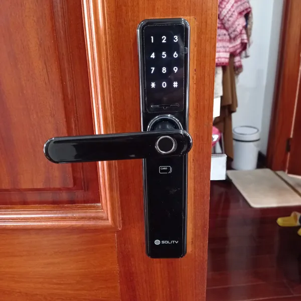 Khóa Cửa Vân Tay Solity GM-1000BK