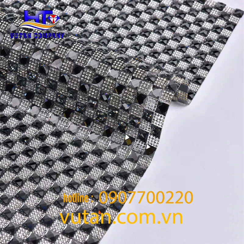 /cuom-da-trang-tri-tui-cach-8.png cườm đá trang trí túi xách