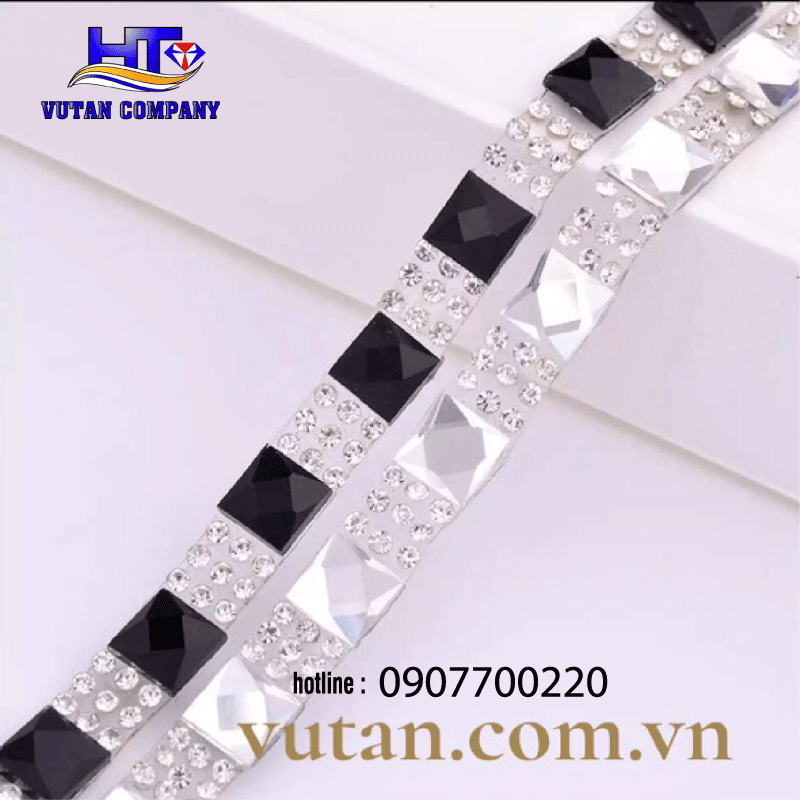 /hat-cuom-trang-tri-giay-2.png hạt cườm trang trí giày