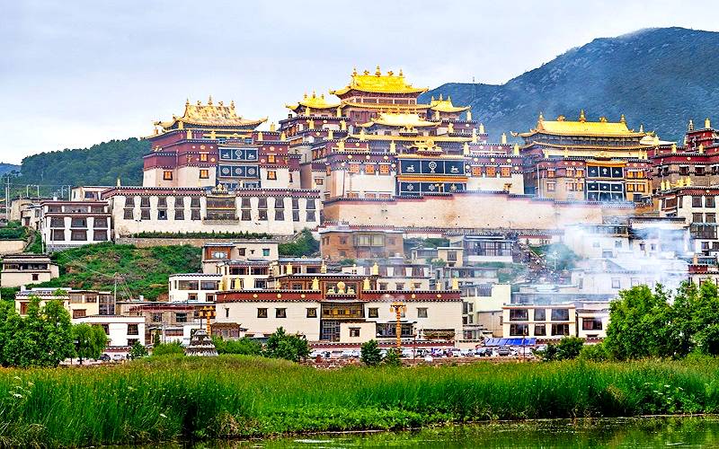 Shangrila chính là điểm nhấn của chuyến du lịch Lệ Giang cổ trấn mùa hè (Ảnh sưu tầm) Shangrila chính là điểm nhấn của chuyến du lịch Lệ Giang cổ trấn mùa hè (Ảnh sưu tầm)