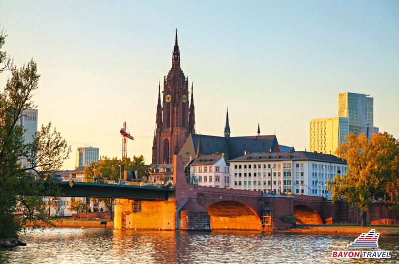 Cùng Bayon Travel khám phá Nhà thờ St. Bartholomew Cùng Bayon Travel khám phá Nhà thờ St. Bartholomew