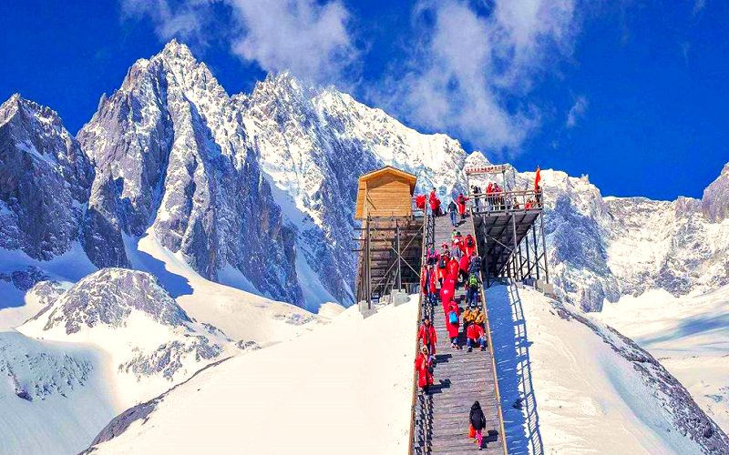 Ngọc Long Tuyết Sơn không thể bỏ qua trong danh sách tham quan du lịch Lệ Giang cổ trấn mùa thu (Ảnh minh họa) Ngọc Long Tuyết Sơn không thể bỏ qua trong danh sách tham quan du lịch Lệ Giang cổ trấn mùa thu (Ảnh minh họa)