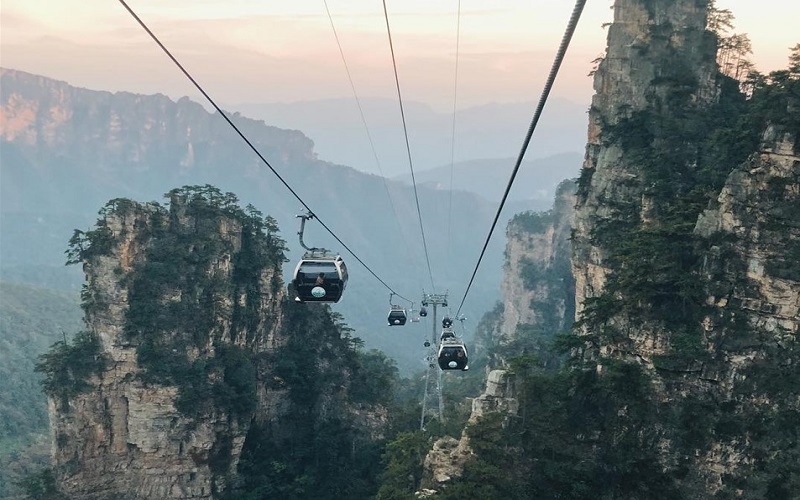 Hay đi bằng cáp treo đến Bách Long Phượng Hoàng cổ trấn Trương Gia Giới (Ảnh sưu tầm) Hay đi bằng cáp treo đến Bách Long Phượng Hoàng cổ trấn Trương Gia Giới (Ảnh sưu tầm)