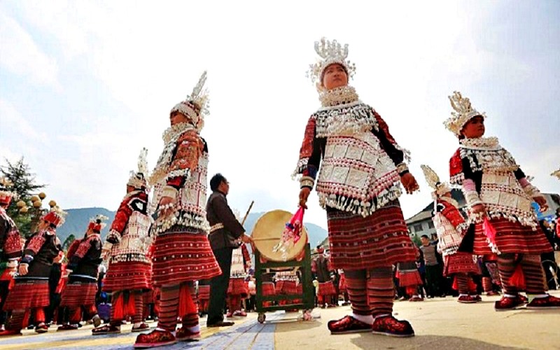Du lịch Phượng Hoàng Cổ Trấn Trương Gia Giới: Lễ hội này thể hiện bản sắc văn hoá của người Miêu ở Phượng Hoàng Cổ Trấn Truong Gia Giới (Ảnh: sưu tầm) Du lịch Phượng Hoàng Cổ Trấn Trương Gia Giới: Lễ hội này thể hiện bản sắc văn hoá của người Miêu ở Phượng Hoàng Cổ Trấn Truong Gia Giới (Ảnh: sưu tầm)