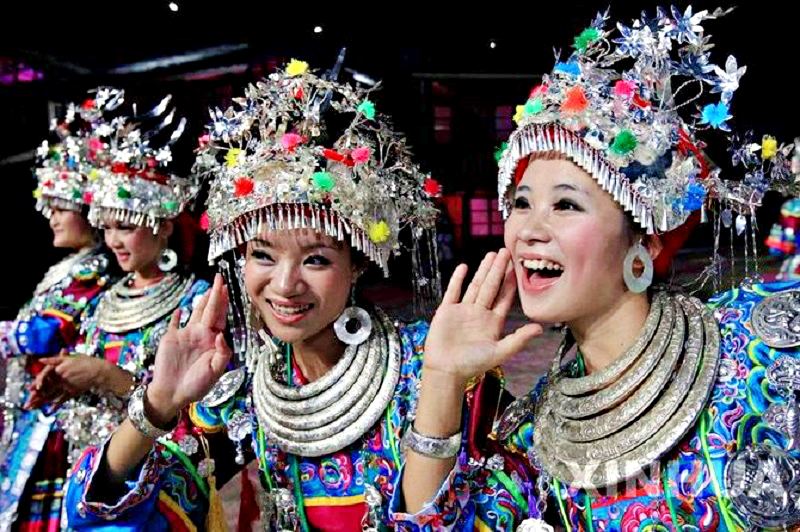 Du lịch Phượng Hoàng Cổ Trấn Trương Gia Giới các bạn sẽ thấy vẻ đẹp tâm hồn của các cô gái ở lễ hội Sister'rice (Ảnh: sưu tầm) Du lịch Phượng Hoàng Cổ Trấn Trương Gia Giới các bạn sẽ thấy vẻ đẹp tâm hồn của các cô gái ở lễ hội Sister'rice (Ảnh: sưu tầm)