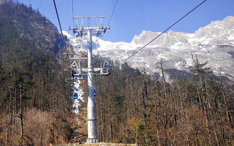Đi Cáp treo lên núi khi du lịch Lệ giang cổ trán mùa đông (Ảnh sưu tầm) Đi Cáp treo lên núi khi du lịch Lệ giang cổ trán mùa đông (Ảnh sưu tầm)