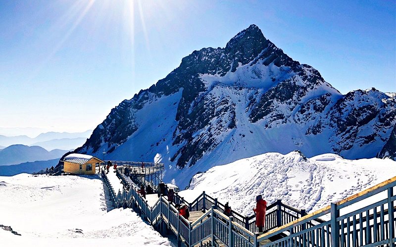 Du lịch Lệ Giang cổ trấn mùa đông: Núi Ngọc Long cao hơn 2300m ở Lệ Giang Cổ Trấn (Ảnh sưu tầm) Du lịch Lệ Giang cổ trấn mùa đông: Núi Ngọc Long cao hơn 2300m ở Lệ Giang Cổ Trấn (Ảnh sưu tầm)