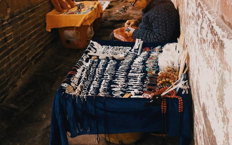 Du lịch Phượng Hoàng cổ trấn Trương Gia Giới: Trang sức bạc tỉ mỉ ở Phượng Hoàng Cổ Trấn của người Miêu (Ảnh sưu tầm) Du lịch Phượng Hoàng cổ trấn Trương Gia Giới: Trang sức bạc tỉ mỉ ở Phượng Hoàng Cổ Trấn của người Miêu (Ảnh sưu tầm)