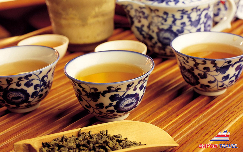 Trà Ô Long là một trong những loại trà thượng hạng ở Phượng Hoàng Cổ Trấn mà khách du lịch nên cân nhắc mua làm quà tặng Trà Ô Long là một trong những loại trà thượng hạng ở Phượng Hoàng Cổ Trấn mà khách du lịch nên cân nhắc mua làm quà tặng