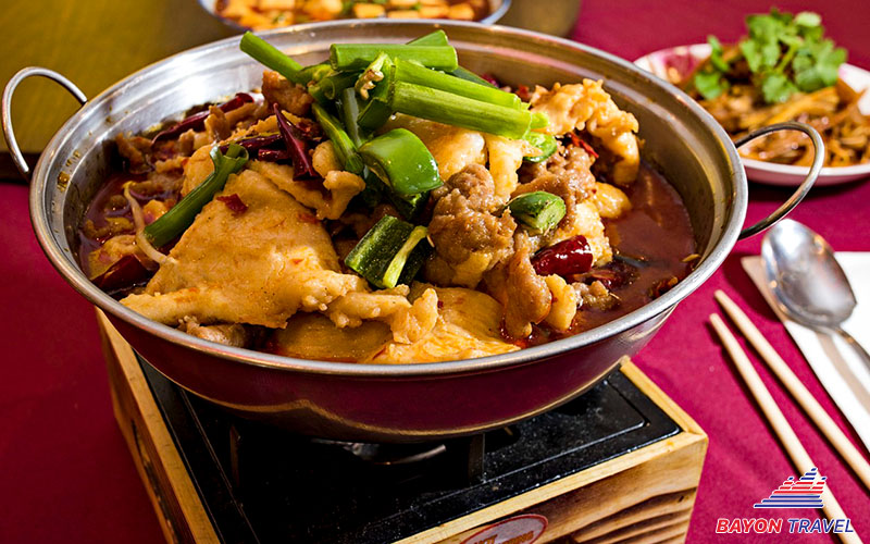 Lẩu cá cay là món ăn nhất định các bạn phải thử khi đi tour du lịch đến Phượng Hoàng Cổ Trấn Lẩu cá cay là món ăn nhất định các bạn phải thử khi đi tour du lịch đến Phượng Hoàng Cổ Trấn