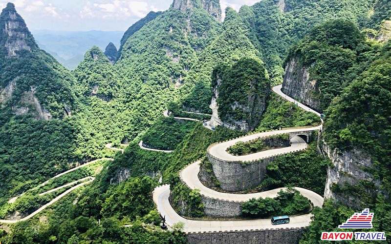 Hướng dẫn du lịch Phượng Hoàng Cổ Trấn: 99 khúc cua ngoạn mục của Thiên Môn Sơn (Ảnh sưu tầm) Hướng dẫn du lịch Phượng Hoàng Cổ Trấn: 99 khúc cua ngoạn mục của Thiên Môn Sơn (Ảnh sưu tầm)