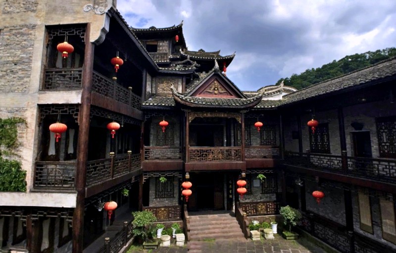 Một góc bao quát toàn bộ căn nhà mà cẩm nang du lịch Phượng Hoàng Cổ Trấn thấy đầy đủ nhất (Ảnh: sưu tầm) Một góc bao quát toàn bộ căn nhà mà cẩm nang du lịch Phượng Hoàng Cổ Trấn thấy đầy đủ nhất (Ảnh: sưu tầm)