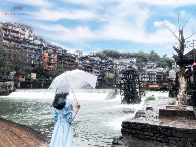 Đi du lịch chiêm ngưỡng Phượng Hoàng Cổ Trấn vào mùa hè đẹp long lanh dưới nắng hạ Đi du lịch chiêm ngưỡng Phượng Hoàng Cổ Trấn vào mùa hè đẹp long lanh dưới nắng hạ