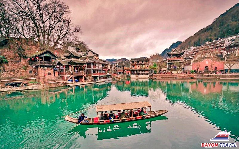 Hướng dẫn du lịch Phượng Hoàng Cổ Trấn: Bến sông Đà Giang trong truyền thuyết (Ảnh sưu tầm) Hướng dẫn du lịch Phượng Hoàng Cổ Trấn: Bến sông Đà Giang trong truyền thuyết (Ảnh sưu tầm)