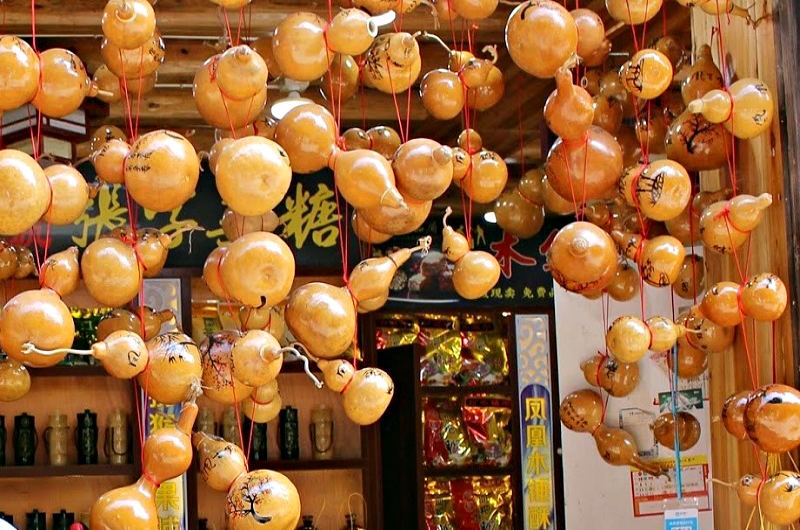 Bình rượu hồ lô độc đáo và ấn tượng (Ảnh sưu tầm) Du lịch Phượng Hoàng Cổ Trấn Trương Gia Giới: Bình rượu hồ lô độc đáo và ấn tượng (Ảnh sưu tầm)