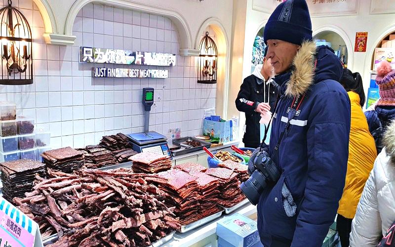 Du lịch Phượng Hoàng Cổ Trấn Trương Gia Giới: Body languages khá hiệu quả khi đi mua sắm (Ảnh sưu tầm) Du lịch Phượng Hoàng Cổ Trấn Trương Gia Giới: Body languages khá hiệu quả khi đi mua sắm (Ảnh sưu tầm)