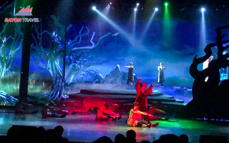 Các tiết mục thực cảnh được biểu diễn chuyên nghiệp trong show biển diễn nghệ thuật dành riêng cho khách du lịch Phượng Hoàng cổ trấn Các tiết mục thực cảnh được biểu diễn chuyên nghiệp trong show biển diễn nghệ thuật dành riêng cho khách du lịch Phượng Hoàng cổ trấn