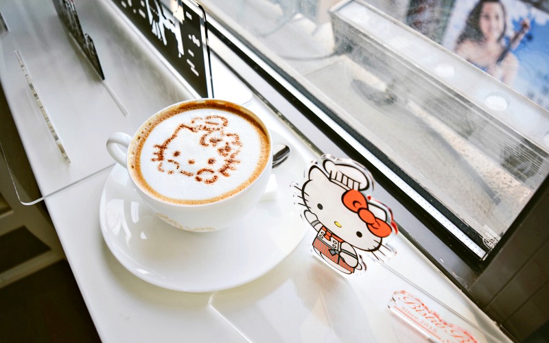 Café cũng được trang trí hình mèo hello Kitty – du lịch Thượng Hải Café cũng được trang trí hình mèo hello Kitty – du lịch Thượng Hải
