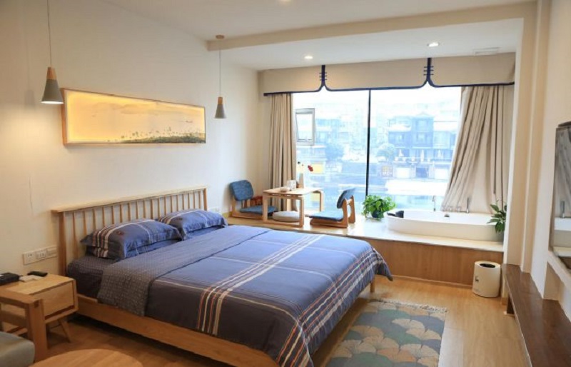 View nhìn thẳng ra sông Đà Giang như thế này không hổ danh là do cẩm nang du lịch Phượng Hoàng Cổ Trấn gợi ý (Ảnh: sưu tầm) View nhìn thẳng ra sông Đà Giang như thế này không hổ danh là do cẩm nang du lịch Phượng Hoàng Cổ Trấn gợi ý (Ảnh: sưu tầm)