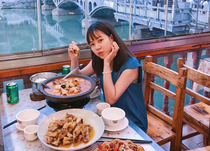 Thưởng thức các món ăn đặc sản của Phượng Hoàng Cổ Trấn bên cạnh sông Đà Giang Thưởng thức các món ăn đặc sản của Phượng Hoàng Cổ Trấn bên cạnh sông Đà Giang