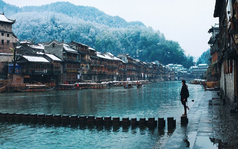 Du lịch Phượng Hoàng Cổ Trấn Trương Gia Giới: Cầu đá nhảy ở Phượng Hoàng Cổ Trấn (Ảnh sưu tầm) Du lịch Phượng Hoàng Cổ Trấn Trương Gia Giới: Cầu đá nhảy ở Phượng Hoàng Cổ Trấn (Ảnh sưu tầm)