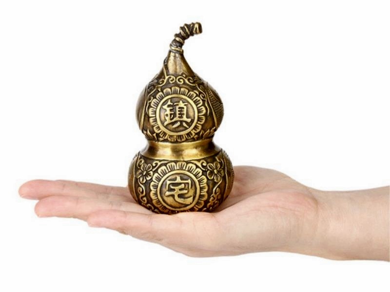 Chắc chắn các quý ông sẽ rất thích một chiếc bình rượu cổ món quà du lịch từ Phượng Hoàng cổ trấn như thế này trong bộ sưu tập của mình Chắc chắn các quý ông sẽ rất thích một chiếc bình rượu cổ món quà du lịch từ Phượng Hoàng cổ trấn như thế này trong bộ sưu tập của mình