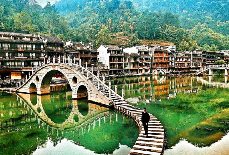 Check in ở cây cầu này để cảm nhận du lịch Phượng Hoàng Cổ Trấn có quá nhiều điều hay (Ảnh: sưu tầm) Check in ở cây cầu này để cảm nhận du lịch Phượng Hoàng Cổ Trấn có quá nhiều điều hay (Ảnh: sưu tầm)